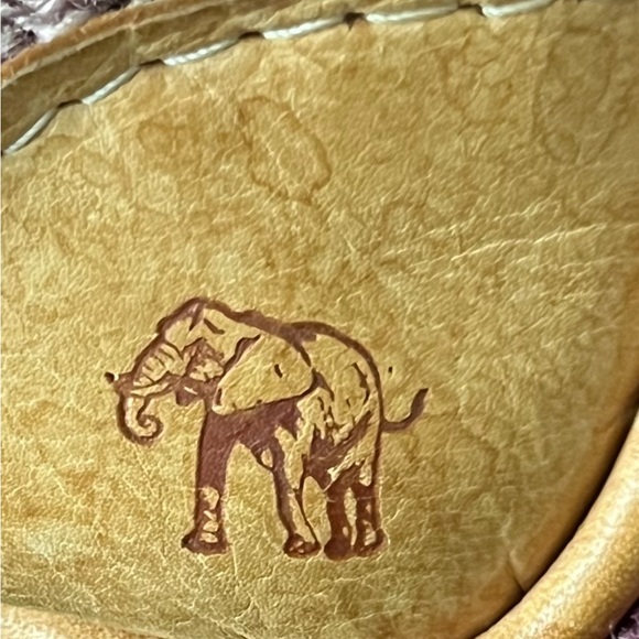 Vintage Elephant Walk Kilim Rug Handbag 80s
Barrel Duffle - Picture 7 of 9